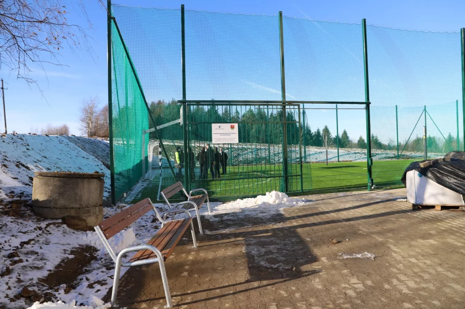 Przebudowa boiska sportowego w Starym Rybiu zakończona - zdjęcie 17