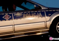 Policjanci wydobyli z płonącego domu dwie osoby - zdjęcie główne