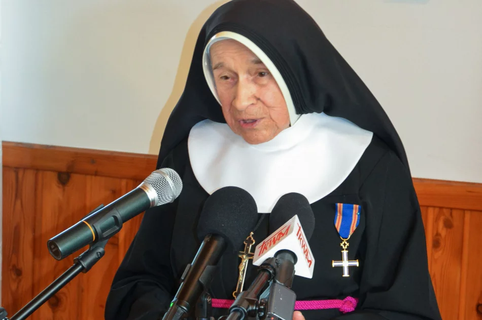 Siostra zakonna z Orderem Krzyża Niepodległości - zdjęcie 4