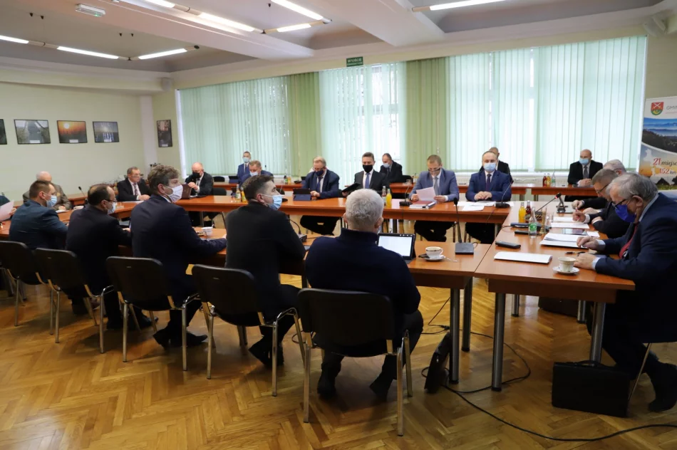 Obradowała XVI sesja Rady Gminy Limanowa - zdjęcie 8