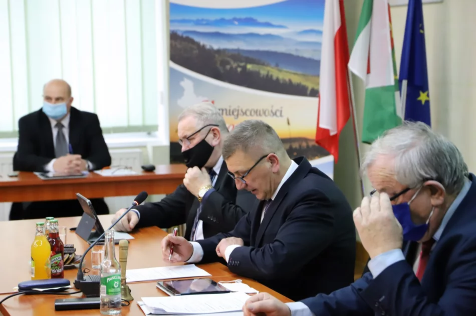 Obradowała XVI sesja Rady Gminy Limanowa - zdjęcie 9