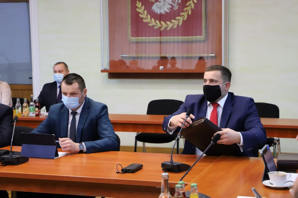 Obradowała XVI sesja Rady Gminy Limanowa - zdjęcie 16