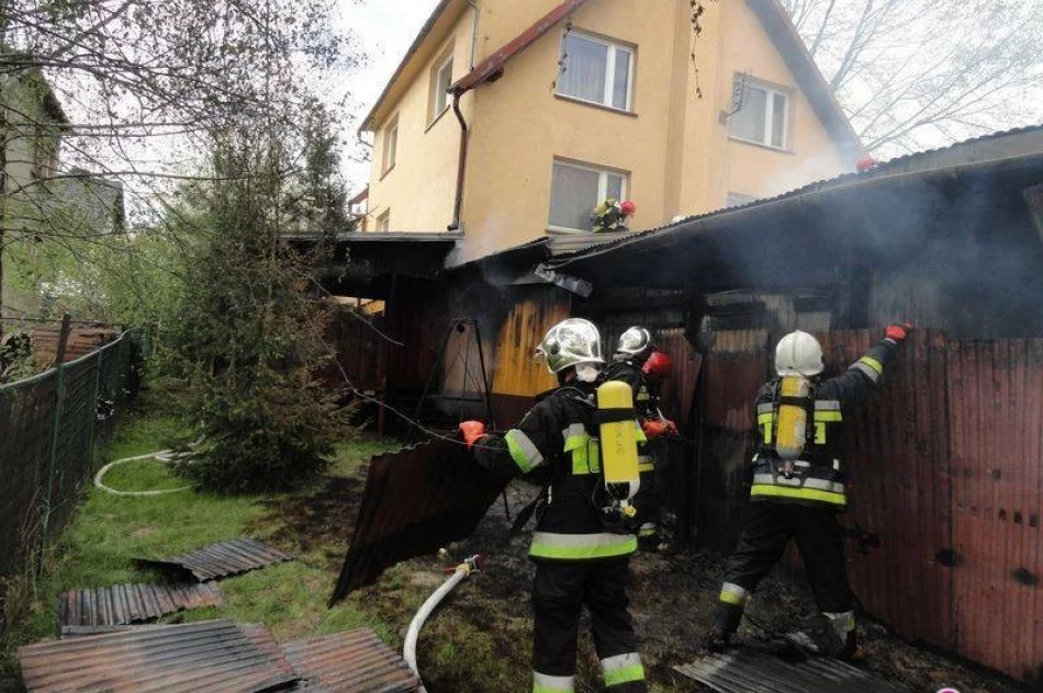 Biczyce Dolne – pożar wiaty i garażu - zdjęcie 2