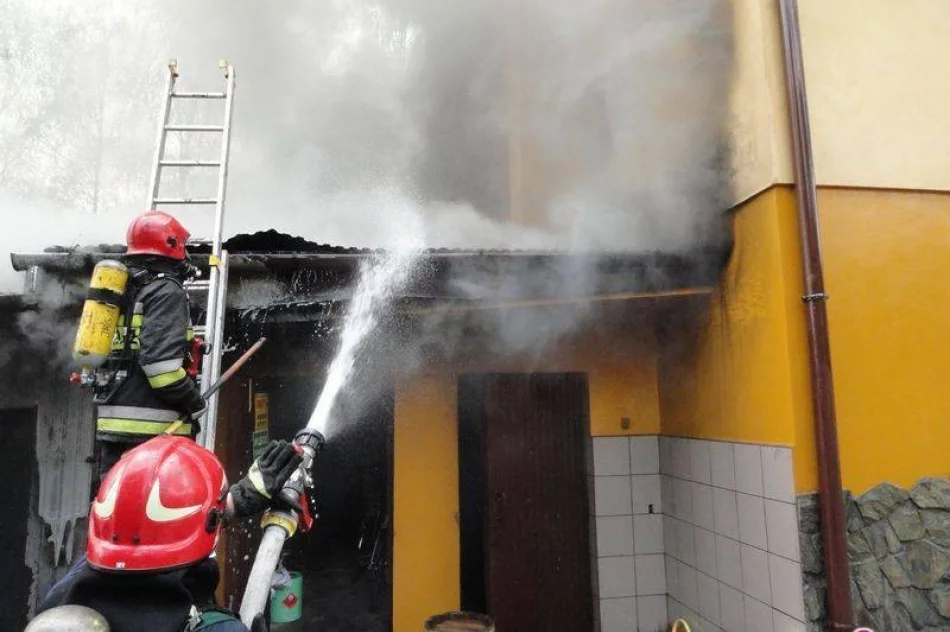 Biczyce Dolne – pożar wiaty i garażu - zdjęcie 3