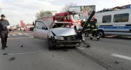 Nowy Sącz, ulica Nawojowska - samochód uderzył w latarnię - zdjęcie 2