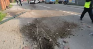 Nowy Sącz, ulica Nawojowska - samochód uderzył w latarnię - zdjęcie 3