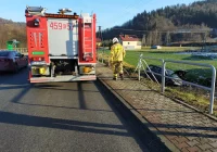 Samochód wypadł z drogi - zdjęcie główne