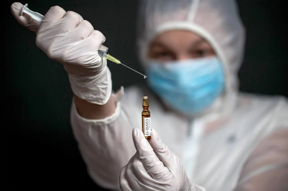Polacy częściej obawiają się szczepionki na koronawirusa, niż zarażenia tym wirusem