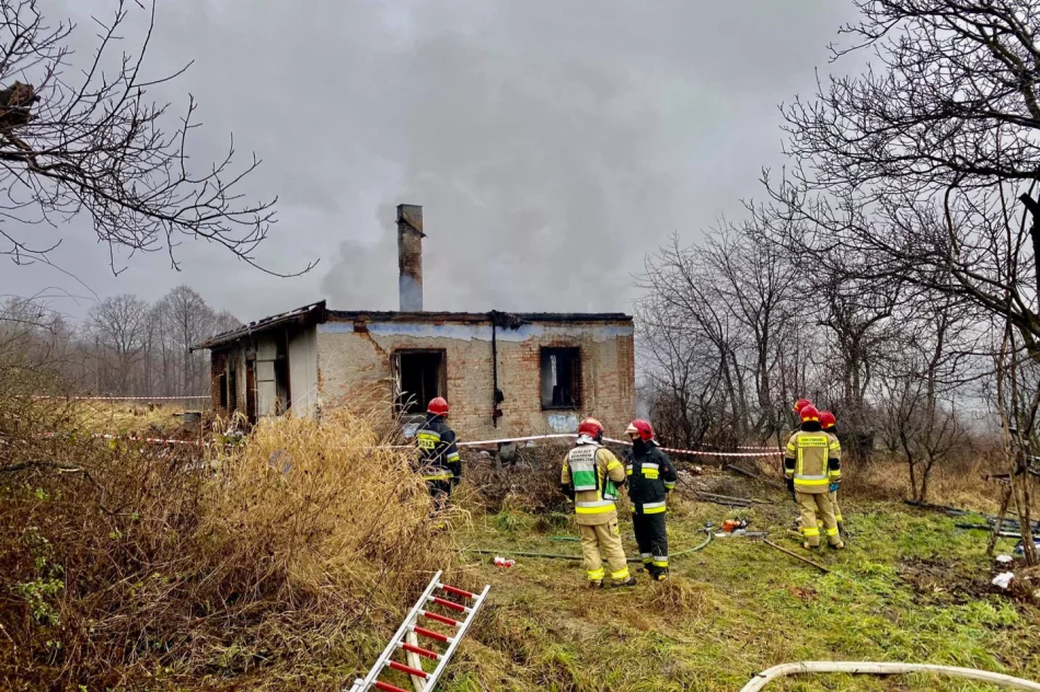 Pożar budynku - w pogorzelisku znaleziono ciało - zdjęcie 2