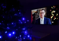 Premier: spędźmy świąteczny czas w kameralnym gronie; troska o zdrowie to najbardziej wartościowy prezent - zdjęcie główne