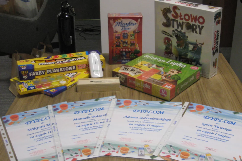 „Dobry zwyczaj wypożyczaj” - V edycja czytelniczego konkursu plastycznego   - zdjęcie 3