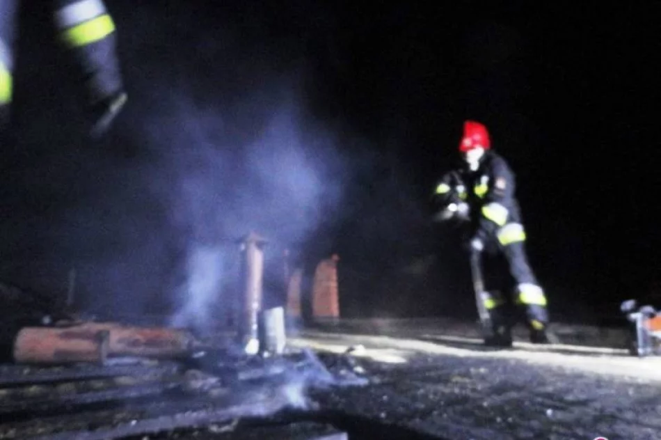 Nowy Sącz, ulica Zamoyskiego- pożar budynku mieszkalnego - zdjęcie 3