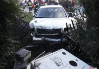 Krużlowa Wyżna – samochód uderzył w ogrodzenie - zdjęcie główne