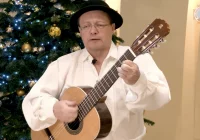 Arcybiskup organizuje "challange" w którym gra i śpiewa kolędę - zdjęcie główne