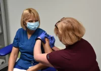 Pierwsza osoba w Małopolsce zaszczepiona przeciwko COVIID-19 - zdjęcie główne