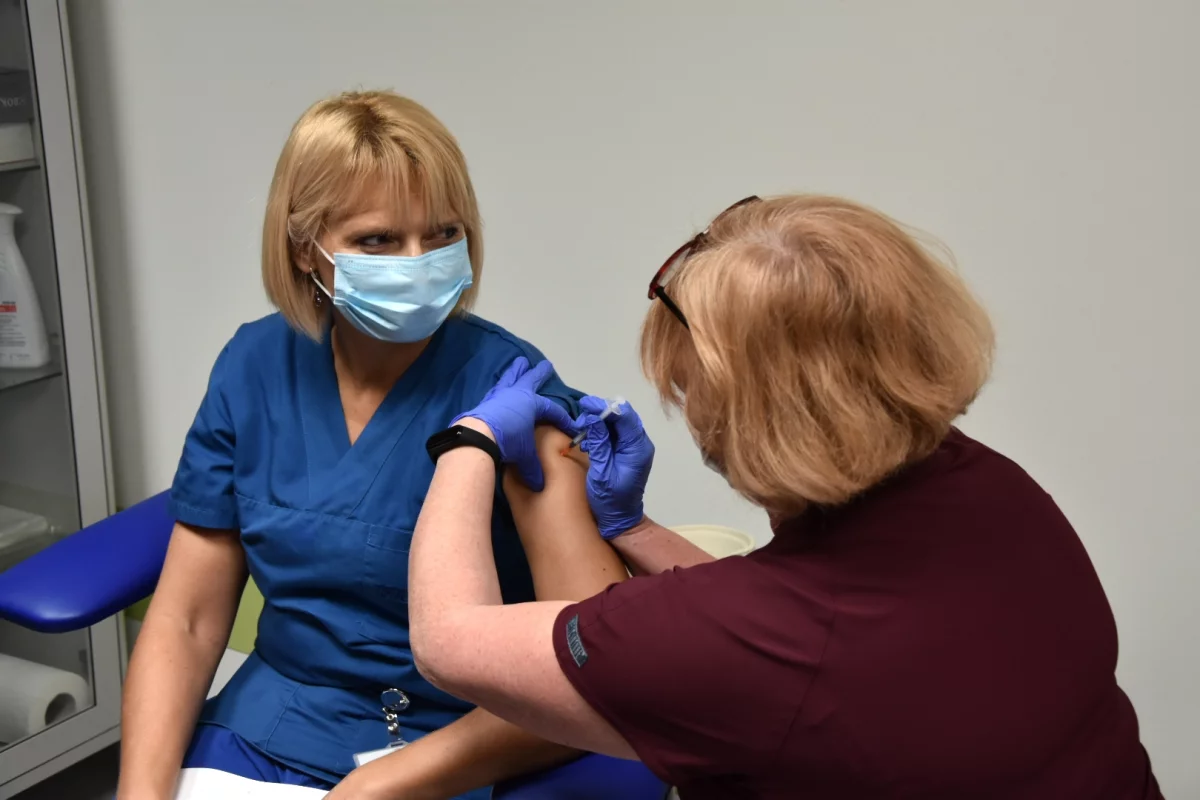 Pierwsza osoba w Małopolsce zaszczepiona przeciwko COVIID-19