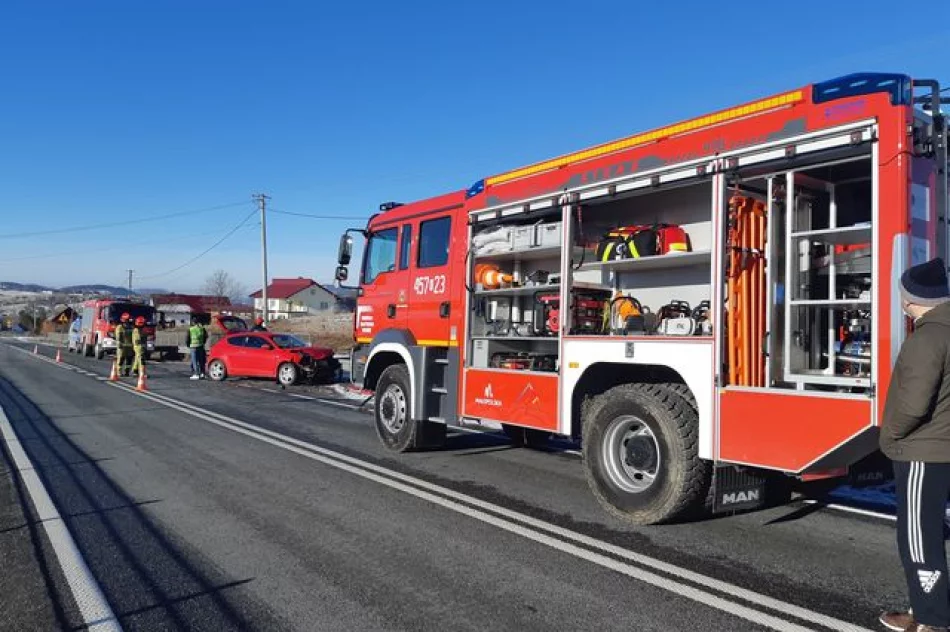 Zderzenie dwóch pojazdów na "krajówce" - zdjęcie 2