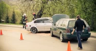 Czołowe zderzenie aut, matka z dzieckiem w szpitalu - zdjęcie 3