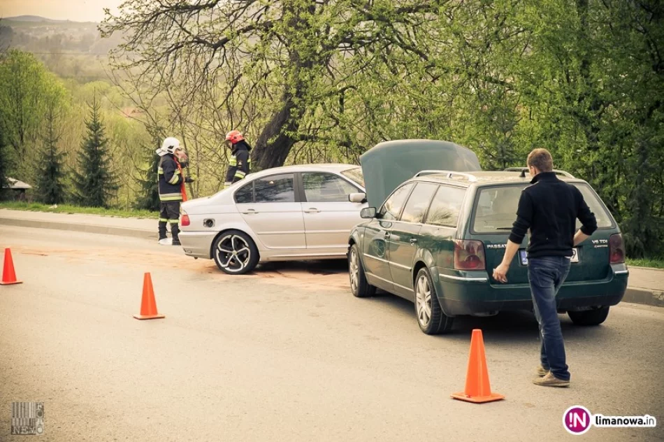 Czołowe zderzenie aut, matka z dzieckiem w szpitalu - zdjęcie 3