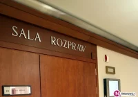 Niemowlę wielokrotnie uderzone przez inne dzieci, a nawet pogryzione. Rozprawa odroczona - zdjęcie główne