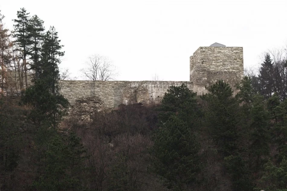 Ruiny z nowoczesnym szlifem - zdjęcie 3