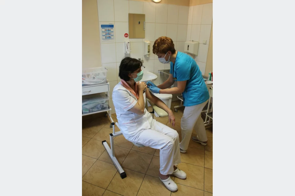 Pierwsi limanowscy medycy zaszczepieni przeciwko COVID-19 - zdjęcie 10