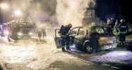 Z samochodu zostały zgliszcza. Podróżujący zdążyli opuścić pojazd - zdjęcie 4