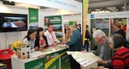 Powiat promował się na targach turystyki, a stoisko przyciągało 'rzesze potencjalnych turystów' - zdjęcie 2