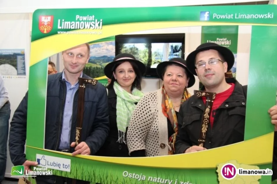 Powiat promował się na targach turystyki, a stoisko przyciągało 'rzesze potencjalnych turystów' - zdjęcie 4