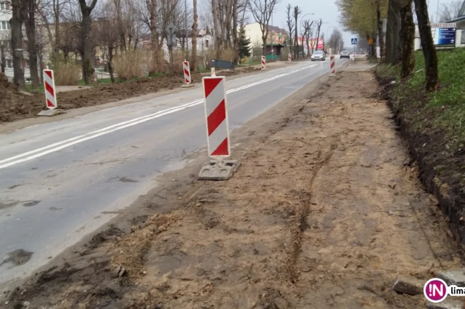 Piesi zostali bez chodnika, a miało być inaczej. Przebudowa skrzyżowań pod koniec czerwca - zdjęcie 2
