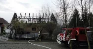 Spłonął budynek gospodarczych - pożar gasiło 40 strażaków - zdjęcie 3