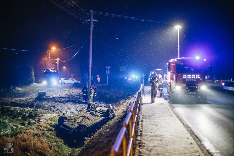 Dachował samochód osobowy - zdjęcie 5