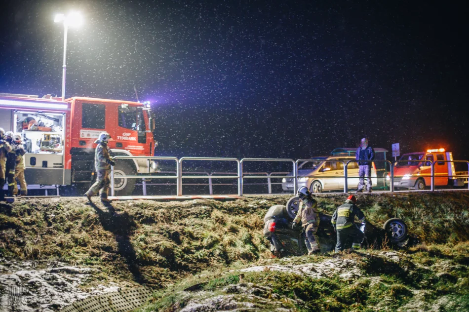 Dachował samochód osobowy - zdjęcie 10