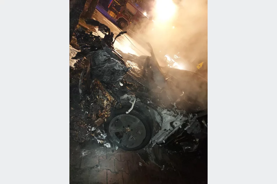 W nocy na parkingu spłonął samochód - zdjęcie 4