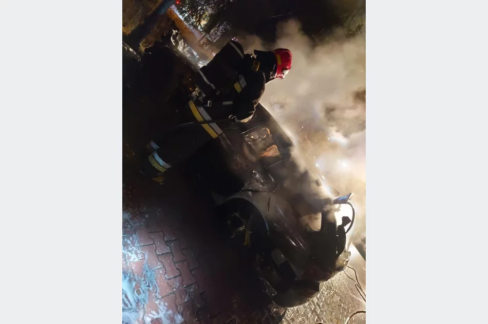 W nocy na parkingu spłonął samochód - zdjęcie 5