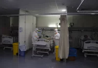 Ponad 9400 nowych zakażeń w kraju. Europa przedłuża ograniczenia epidemiczne i wprowadza nowe; w wielu krajach godzina policyjna - zdjęcie główne