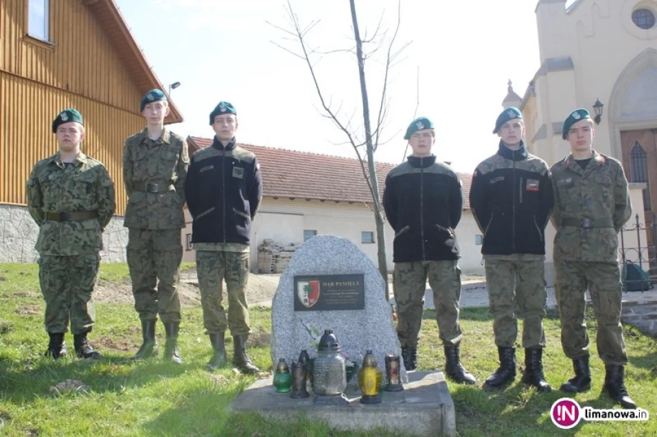 Zapalili znicze upamiętniając 75.rocznicę - zdjęcie 2