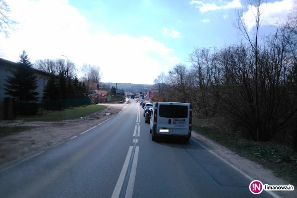 Drogowcy wykonują nową nawierzchnię. Tworzą się korki - zdjęcie 3