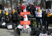 Protestowali w Warszawie. Największe problemy to brak dialogu i różnice płac z lekarzami - zdjęcie główne