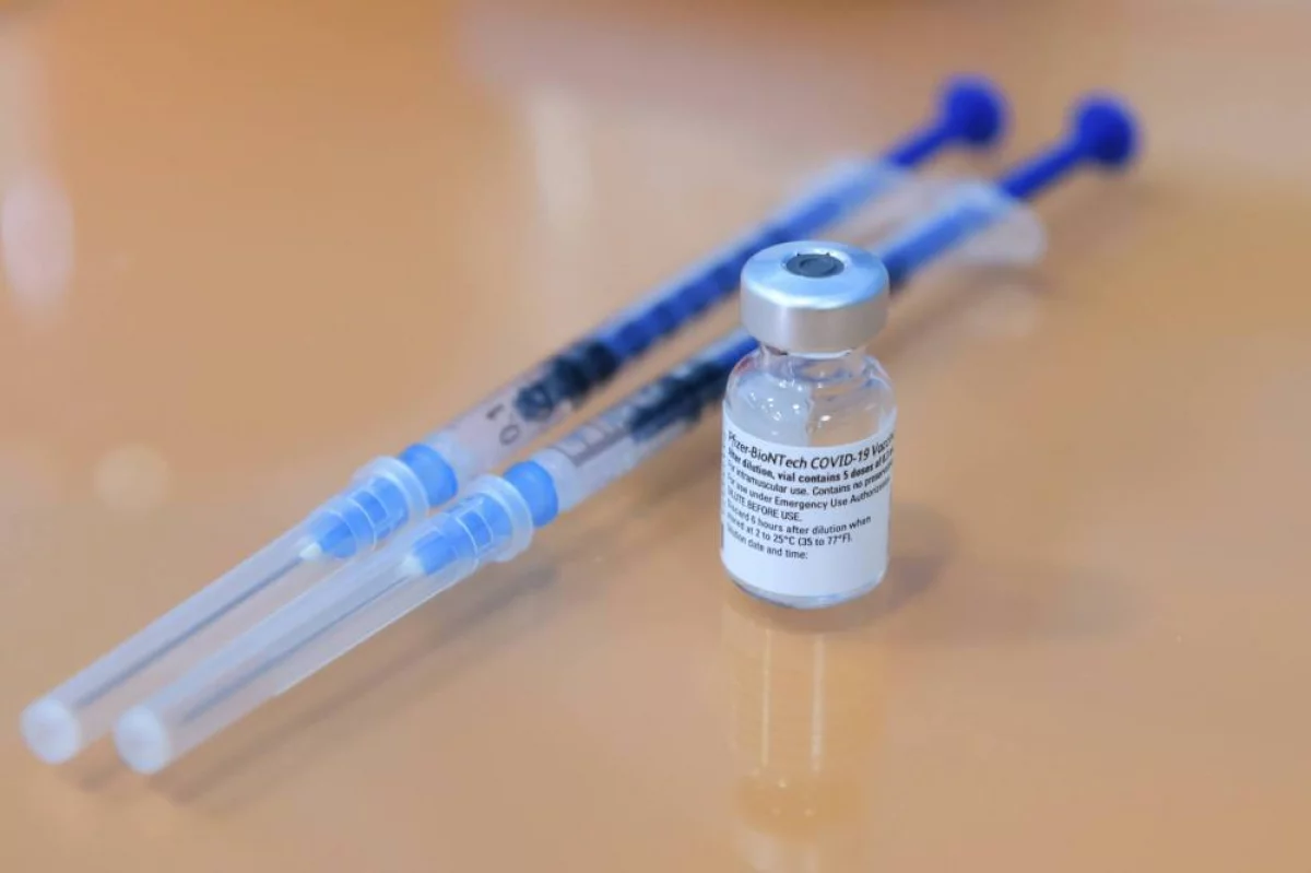 Czy po jednej dawce szczepionki istnieje ryzyko zachorowania na COVID-19? Specjaliści ostrzegają
