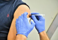 Dzisiejsze dane o sytuacji w Polsce. Optymistycznie: odporność po szczepionce dwa lata. Przy mutacjach szczepienie co roku? - zdjęcie główne