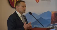 21 mln zł dla lokalnych samorządów. Wicewojewoda wręczył symboliczne czeki - zdjęcie 2