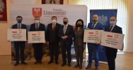 21 mln zł dla lokalnych samorządów. Wicewojewoda wręczył symboliczne czeki - zdjęcie 3