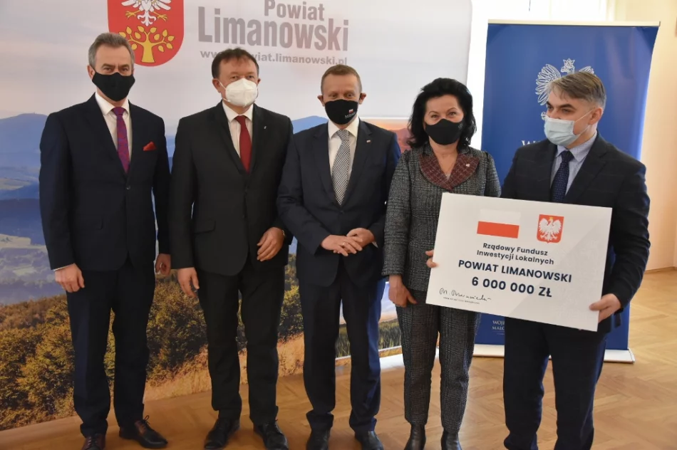 21 mln zł dla lokalnych samorządów. Wicewojewoda wręczył symboliczne czeki - zdjęcie 4