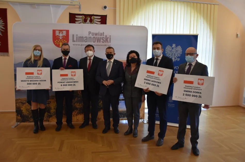 21 mln zł dla lokalnych samorządów. Wicewojewoda wręczył symboliczne czeki - zdjęcie 5