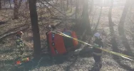Samochód wypadł z drogi i dachował - zdjęcie 2