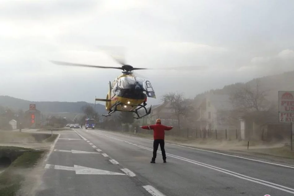 Zderzenie samochodu z motocyklem. Śmigłowiec na pomoc poszkodowanemu - zdjęcie 2
