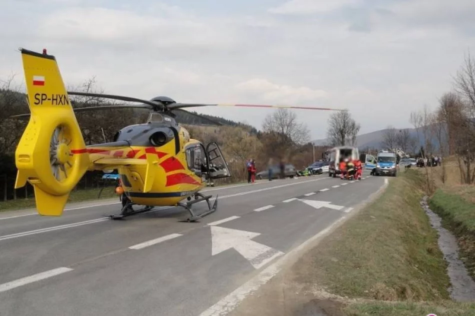Zderzenie samochodu z motocyklem. Śmigłowiec na pomoc poszkodowanemu - zdjęcie 3