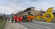 Zderzenie samochodu z motocyklem. Śmigłowiec na pomoc poszkodowanemu - zdjęcie 4
