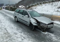 Czołowo-boczne zderzenie aut, dwie osoby trafiły do szpitala - zdjęcie główne
